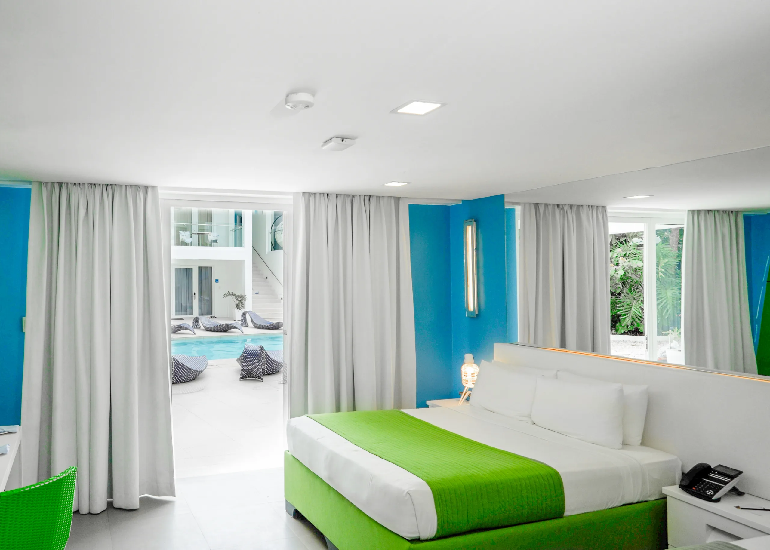 DELUXE ROOMS